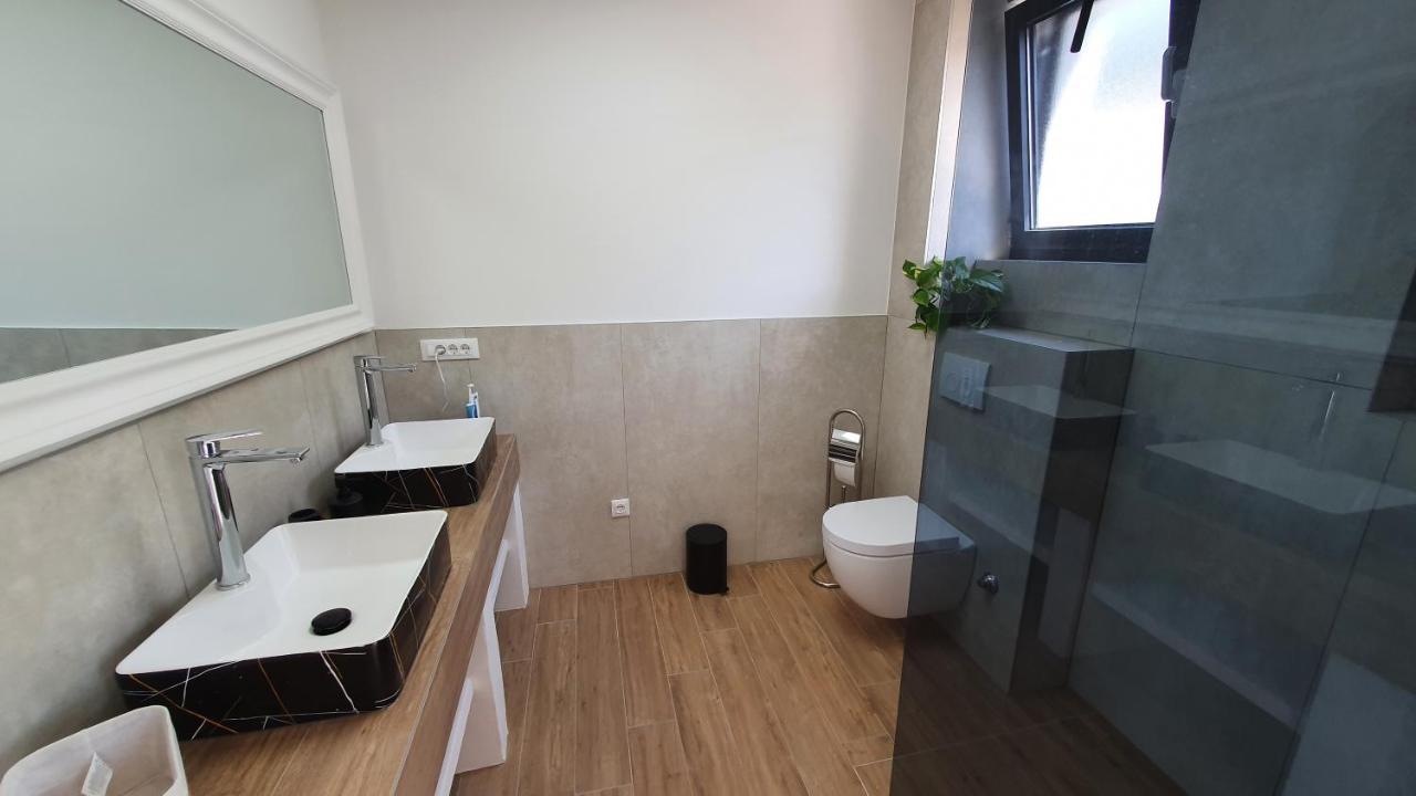 Apartments Marina Omis Exterior photo